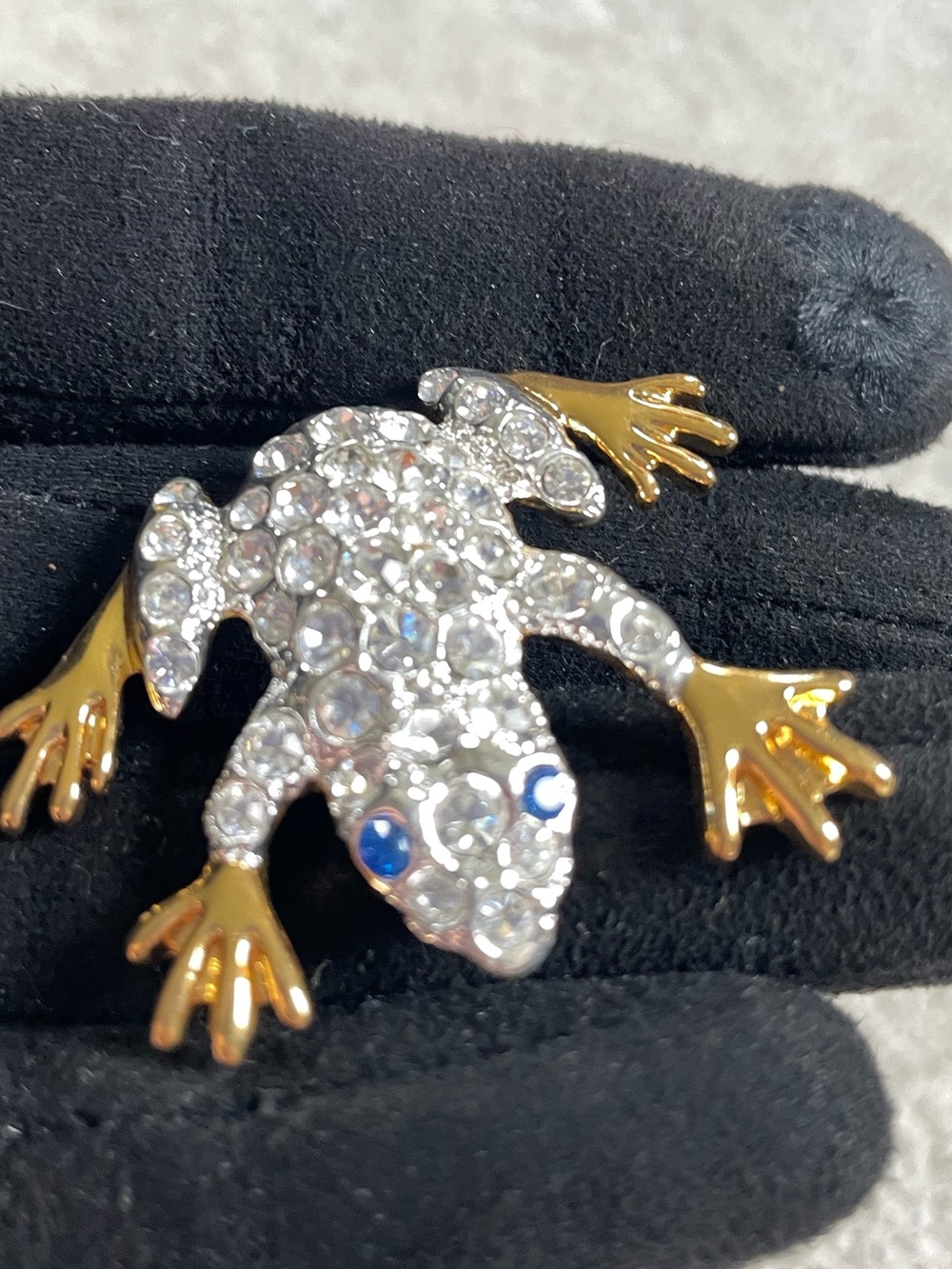 VTG 1998 Plainville Stock Co PSCO Brooch Frog Gold Tone Clear Blue Rhinestones